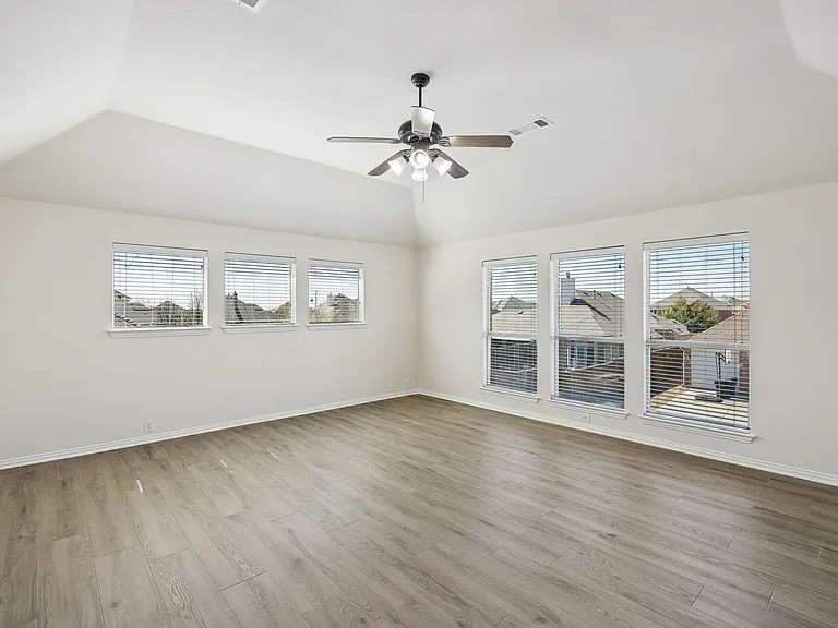 5193 Rolling Hills Dr — Photo 10