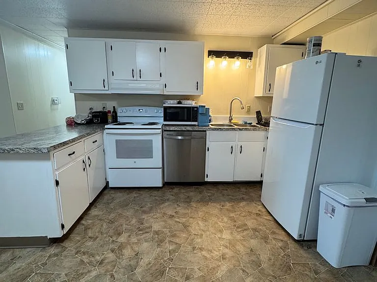 6407 Harvey Dr #B — Photo 2