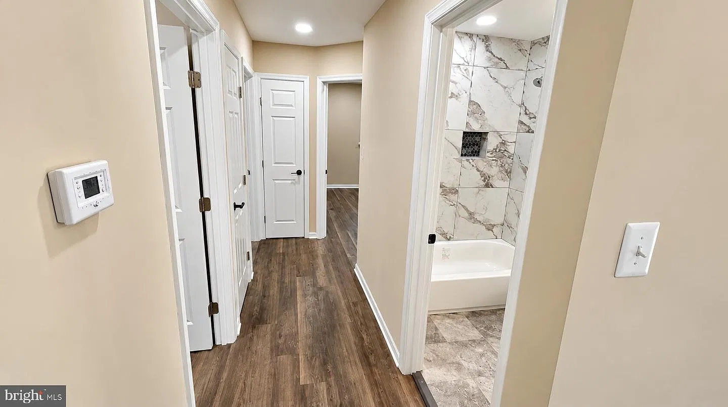 3 bed, 2000 sqft, $3,000 — Photo 4