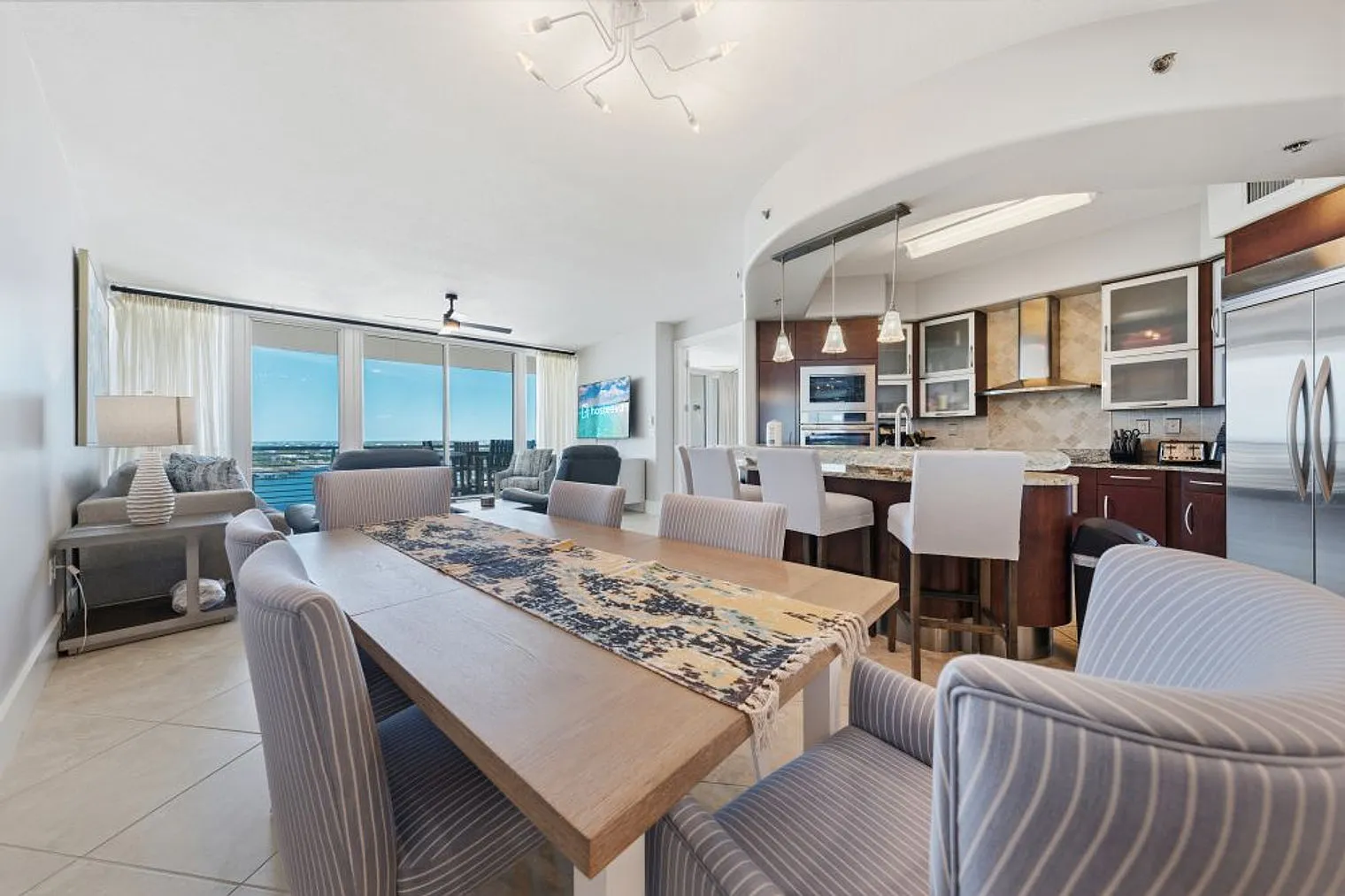 2 bed, 2.0 bath, 1539 sqft, $4,692 — Photo 3