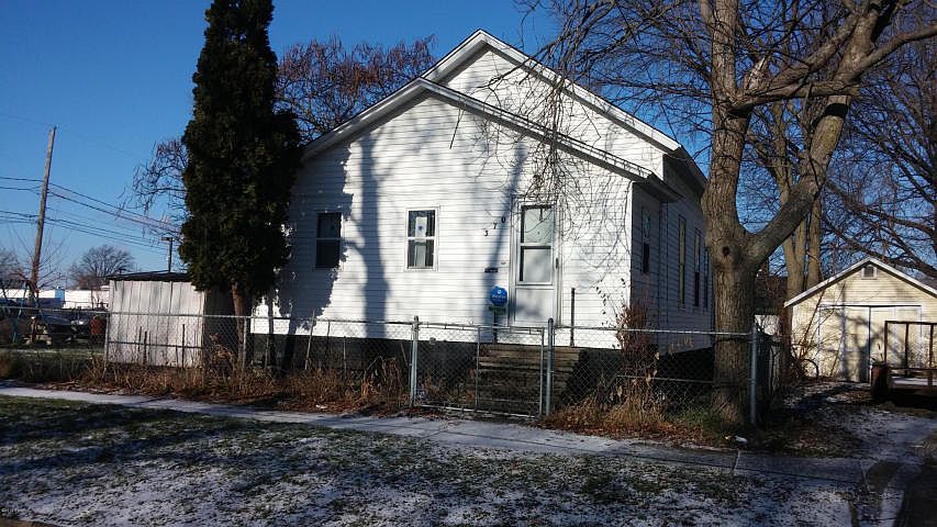 1st image of 370 Iona Ave