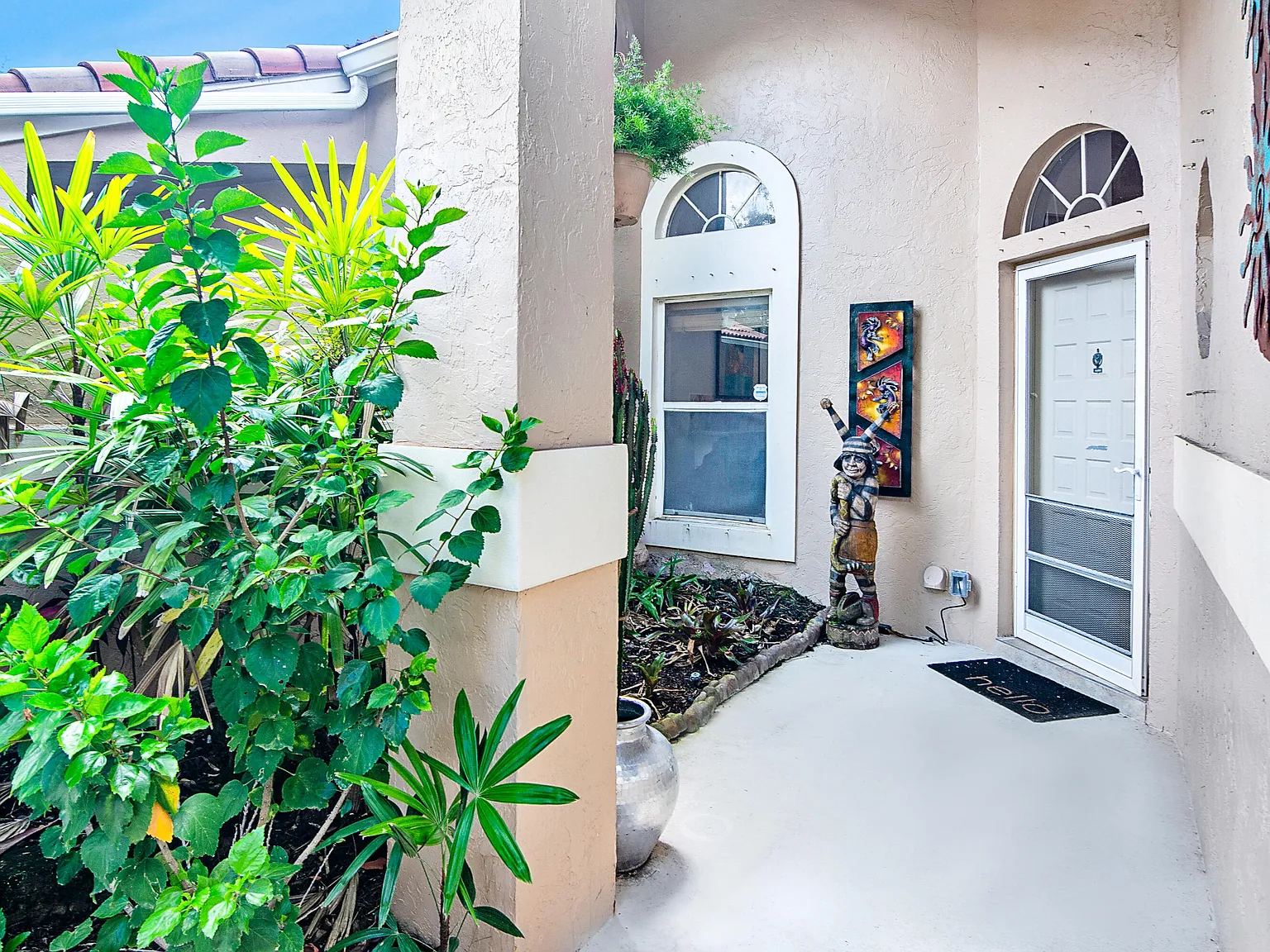 2 bed, 2.0 bath, 1355 sqft, $4,000 — Photo 2
