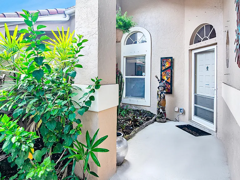 2102 Mahogany Pl — Photo 2