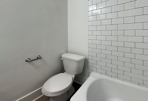 3rd image of 364 King St #1B