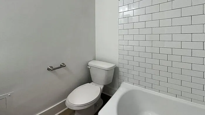 364 King St #1B — Photo 3