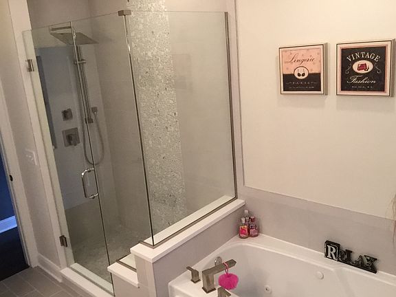 4th image of 913 W Altgeld St APT 2W