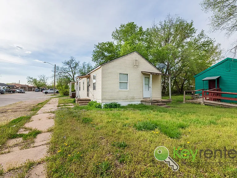 E Whitney Ln Duplex — Photo 3