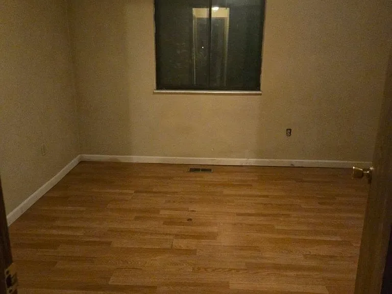 306 Meadow Dr #3 — Photo 4