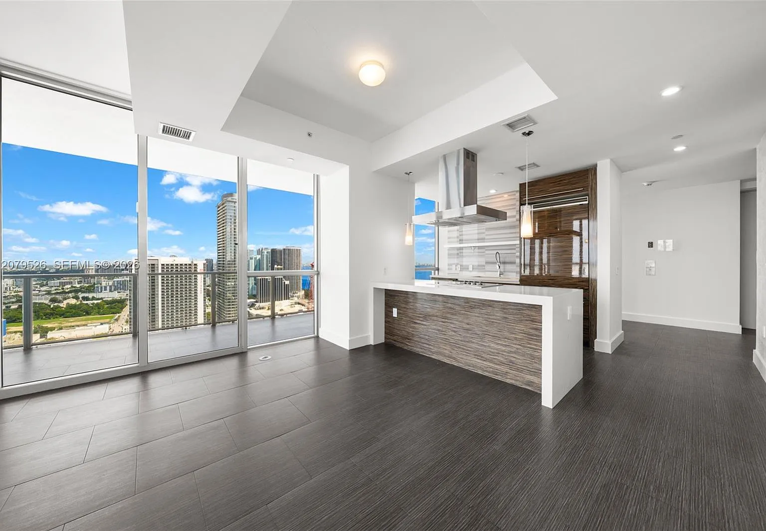 2 bed, 2.5 bath, 1647 sqft, $7,400 — Photo 4