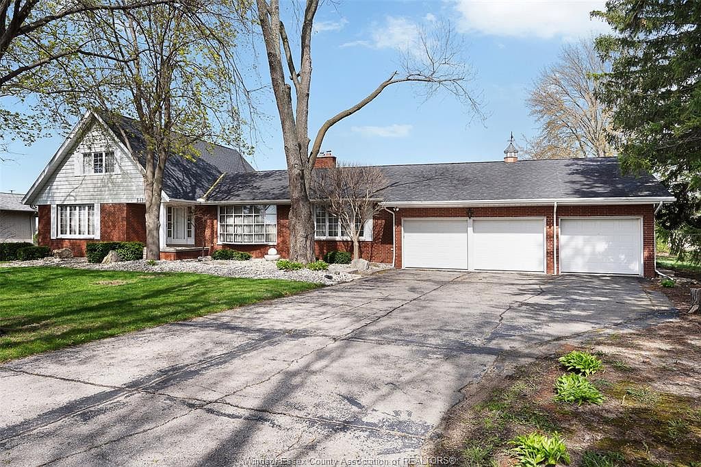 5410 Huron Church Line Rd