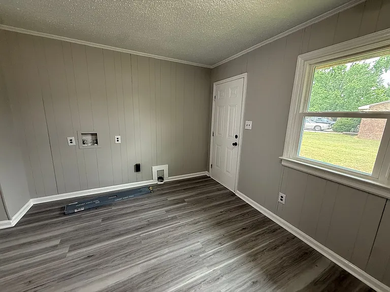 1704 Snowden Dr SE — Photo 7