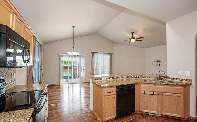 6949 Stone St SE — Photo 4