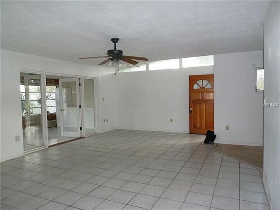 4th image of 3133 Claude Ln
