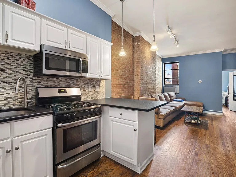 263 1st St #5L — Photo 4