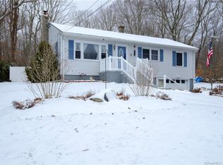 28 Carol Dr, Uncasville, CT 06382