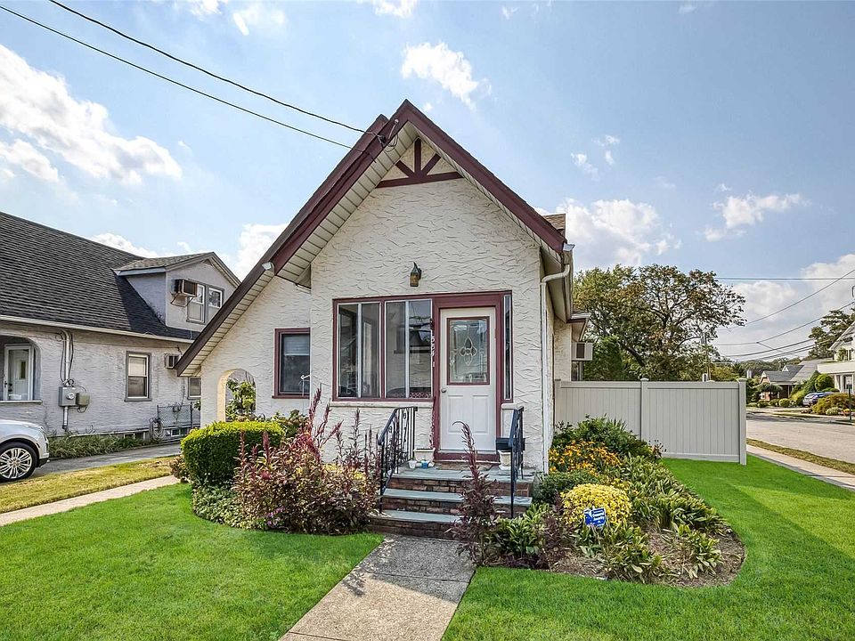 1st image of 554 Holt St