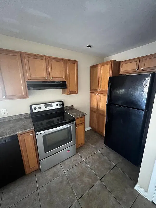 2 bed, 1.0 bath, 900 sqft, $1,150 — Photo 2