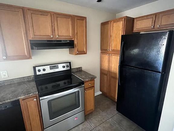 2nd image of 210 W Genie St