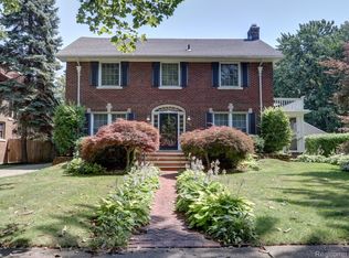 618 Rivard Blvd, Grosse Pointe, MI 48230