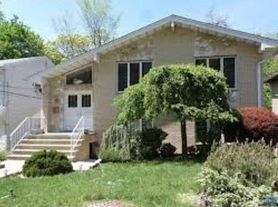 571 Stewart St, Ridgefield, NJ