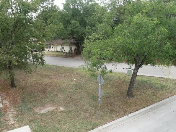 200 N Getzendaner Ave, Waxahachie, TX 75165