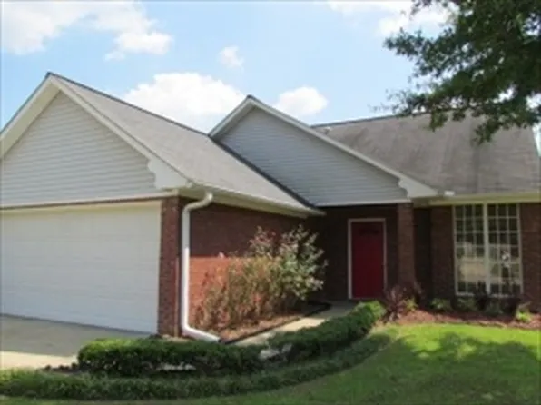 109A W Bound St, Starkville, MS 39759
