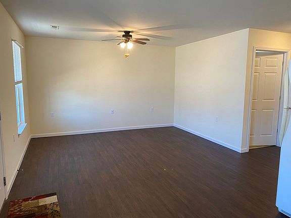 3rd image of 834 Electric St #2B-1BA-816SQFT