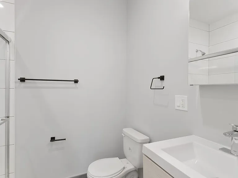 7642 N Eastlake Ter — Photo 41
