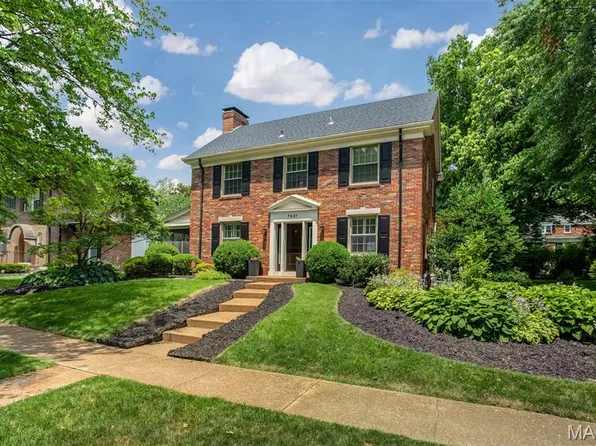 7431 York Dr, Saint Louis, MO 63105