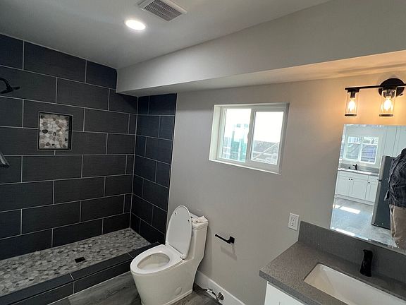 5th image of 3625 Park Blvd #1