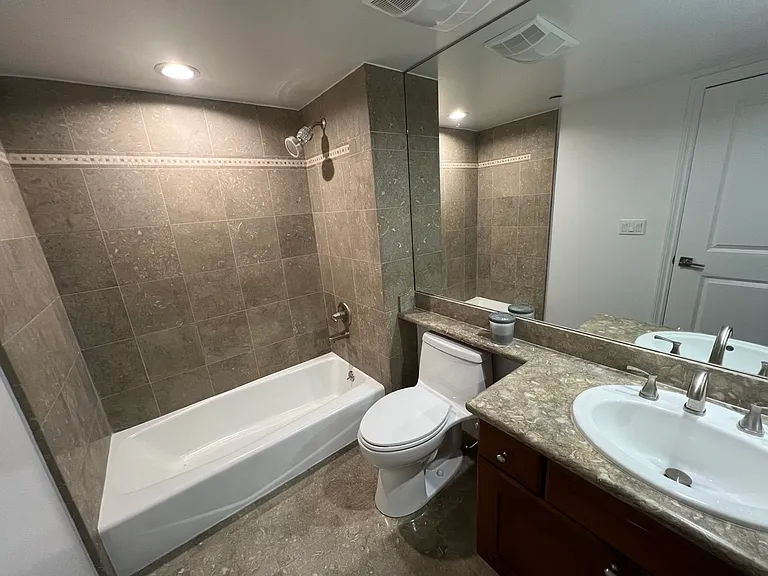 1621 Barry Ave #301 — Photo 10
