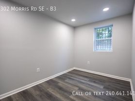 1302 Morris Rd SE