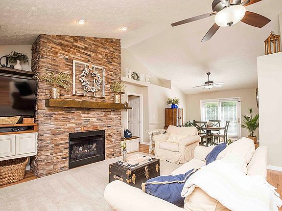 3rd image of 958 Paxton Dr