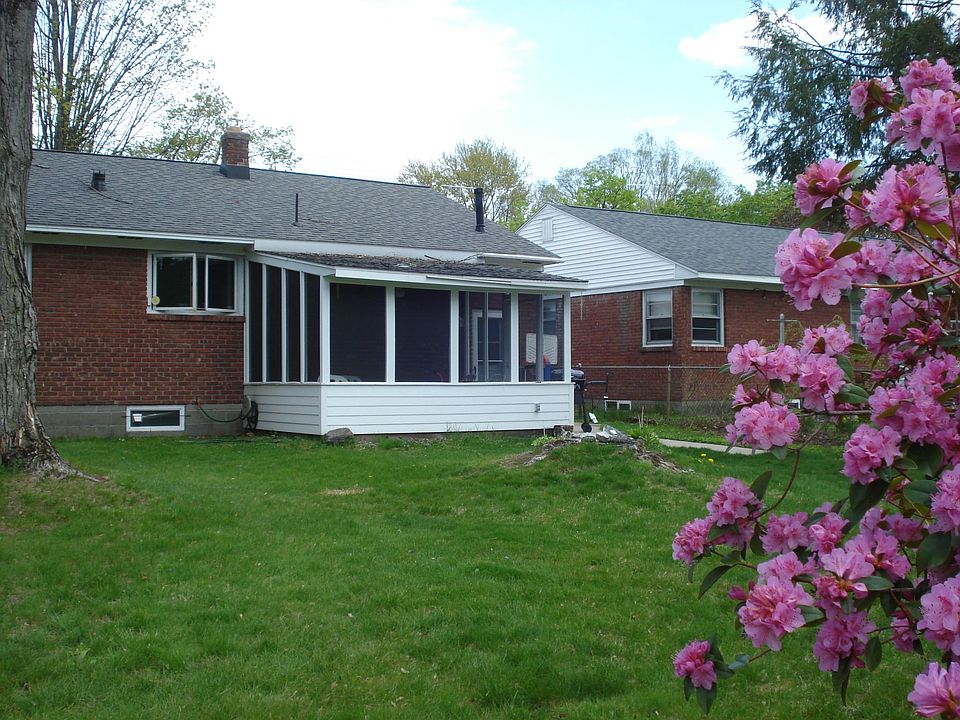 2nd image of 10 Benton Dr