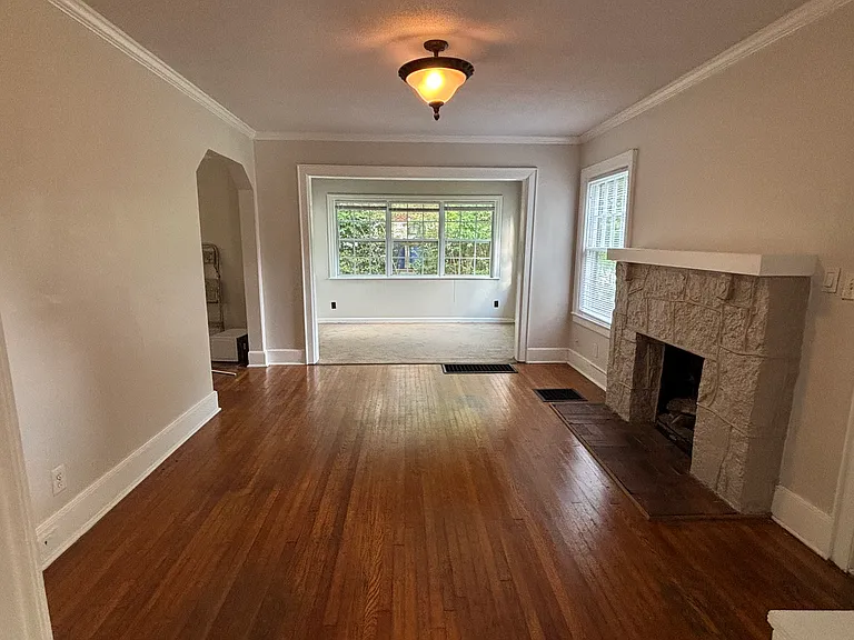 115 E Meadowbrook Dr — Photo 3