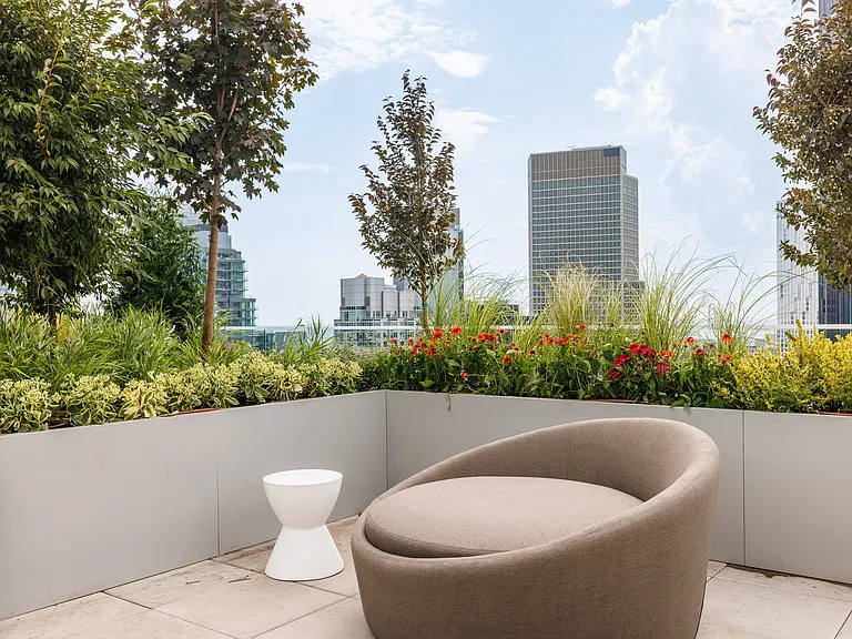 Unwind in style at 240 Willoughby, where modern design meets serene outdoor spaces. Enjoy stunning views and lush greenery right at your doorstep. Explore your new home todayAaaschedule a visit!