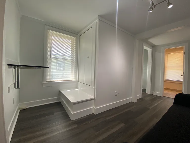 706 Linn St #2 — Photo 14