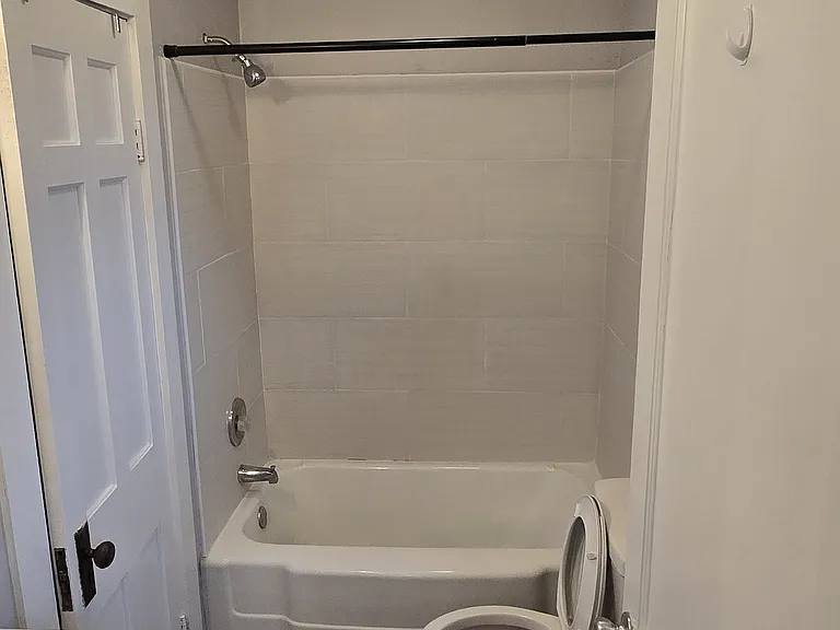 2226 Reading Ave #D — Photo 4