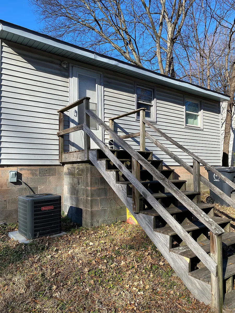 Building Photo - 909 Dunbar St