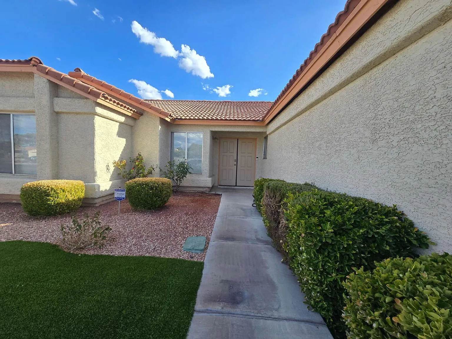3 bed, 2.0 bath, 1424 sqft, $2,300 — Photo 4