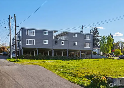 5321 N Pearl St #204 Photo 1 5321 N Pearl St #204 Photo 1