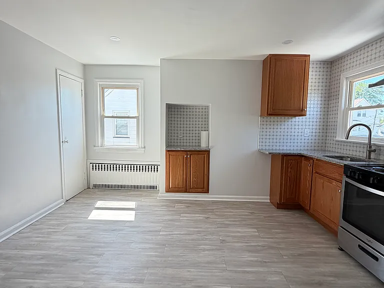 69 La Salle Ave #2 — Photo 4