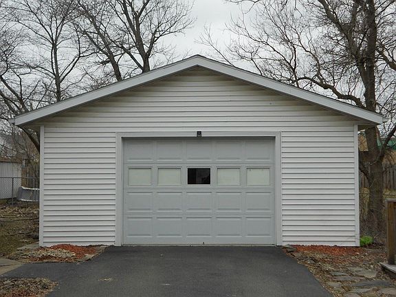 3rd image of 326 Lounsbury Ave