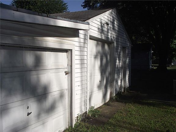 5th image of 636 S Worth Ave