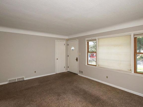 3rd image of 750 Thomas Ave