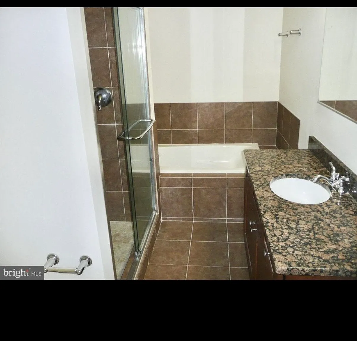 4 bed, 4.5 bath, 2205 sqft, $4,000 — Photo 4