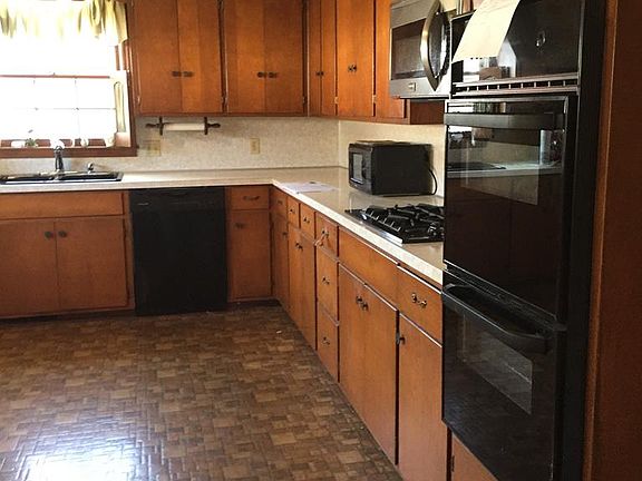 4th image of 907 Parkway Dr S