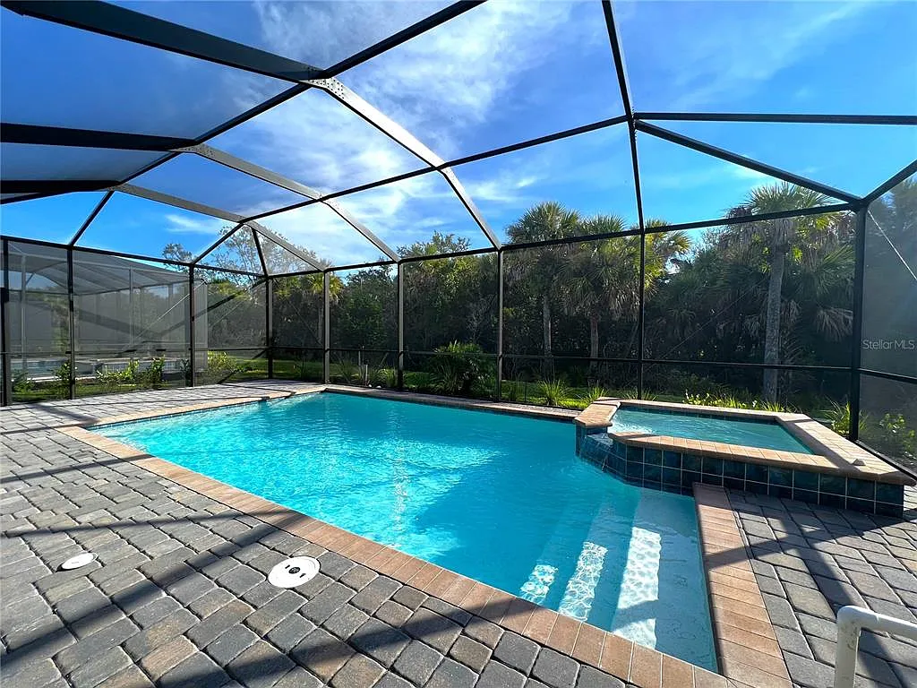 4 bed, 2.0 bath, 2251 sqft, $9,500 — Photo 2