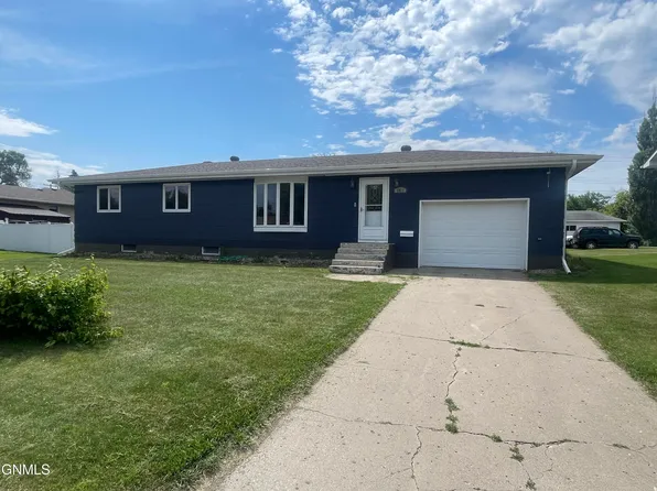 1011 4th Ave N, New Rockford, ND 58356