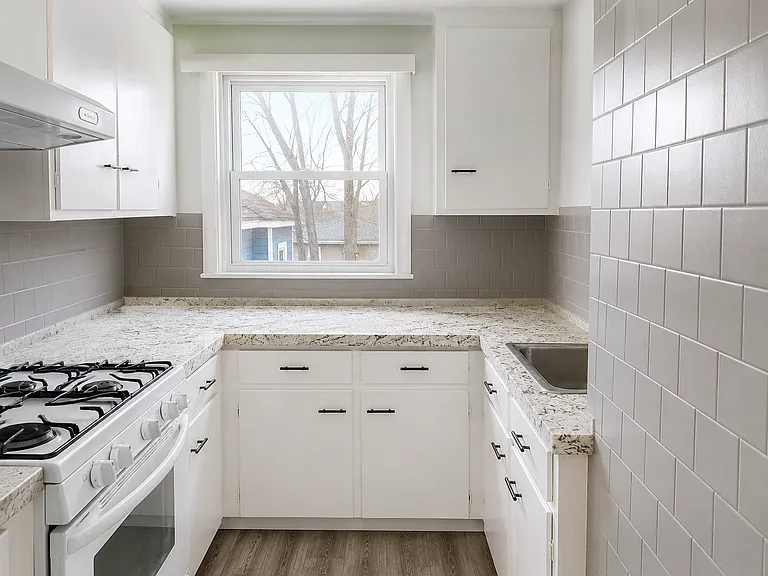 400 Snell St — Photo 3